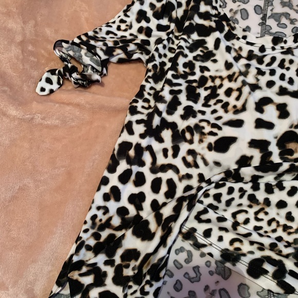 Leopard Animal Print Shoulder Out Top by Chaus - Picture 8 of 9